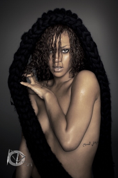 Rihanna_--_2011_l_Shoot_Russel_James_Outtakes_010.jpg