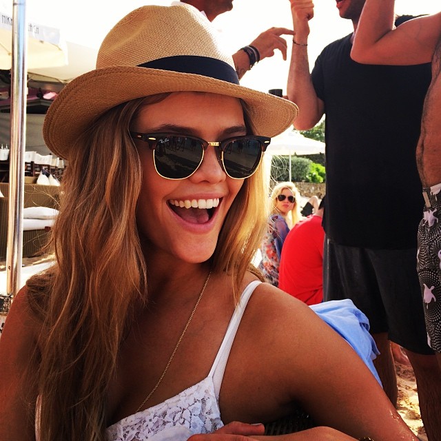 Nina_Agdal_--_Mix_Of_Social_Network_008.jpg