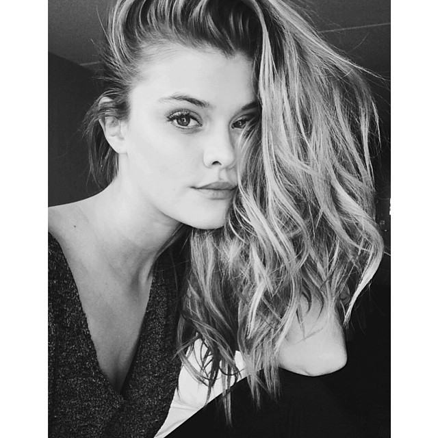 Nina_Agdal_--_Mix_Of_Social_Network_005.jpg