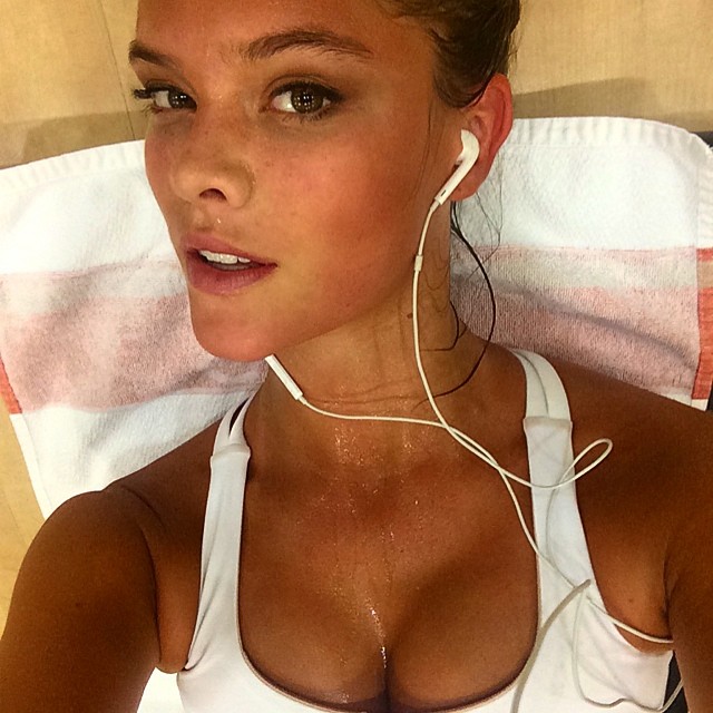 Nina_Agdal_--_Mix_Of_Social_Network_018.jpg