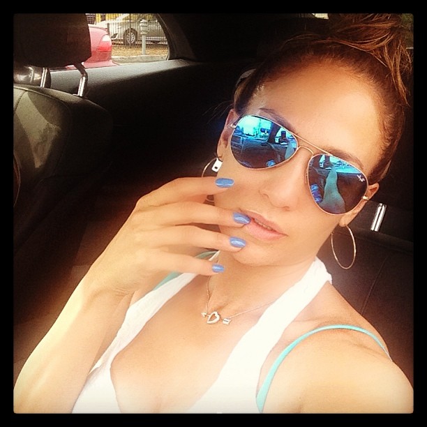 Jennifer_Lopez_--_Mix_Of_Social_Network_003.jpg
