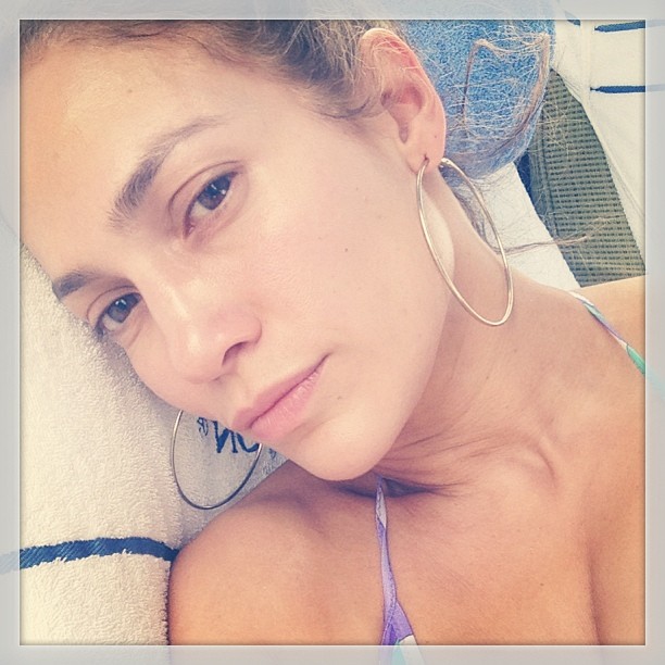 Jennifer_Lopez_--_Mix_Of_Social_Network_013.jpg